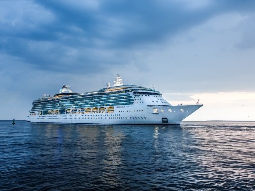 What are the benefits of going on a cruise holiday?