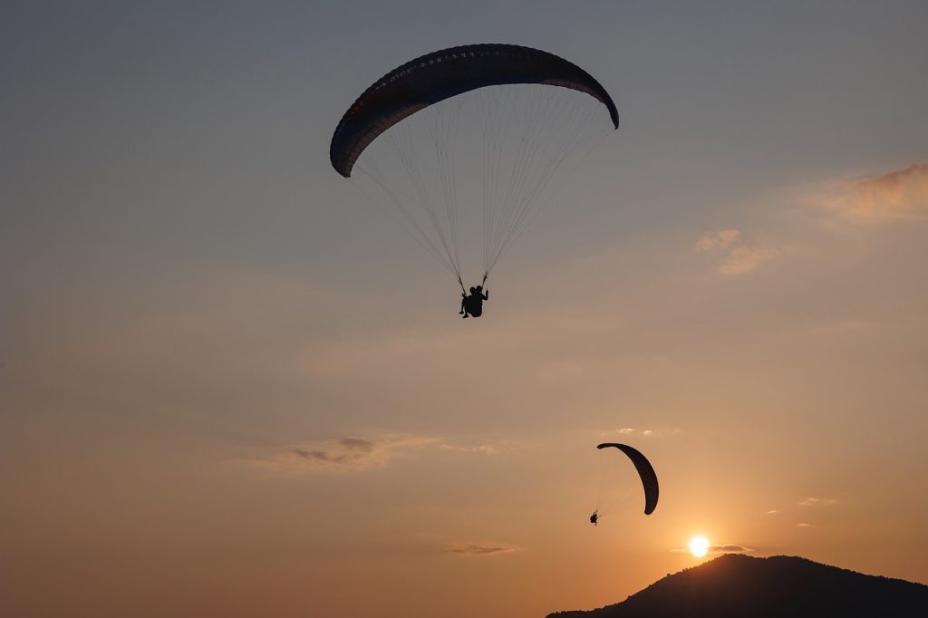 What are the top travel destinations for paragliding and skydiving?